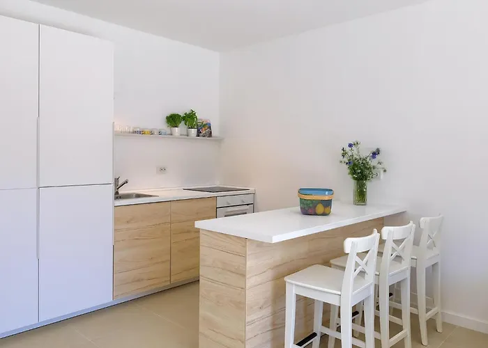 Vikendica Senza Nome *